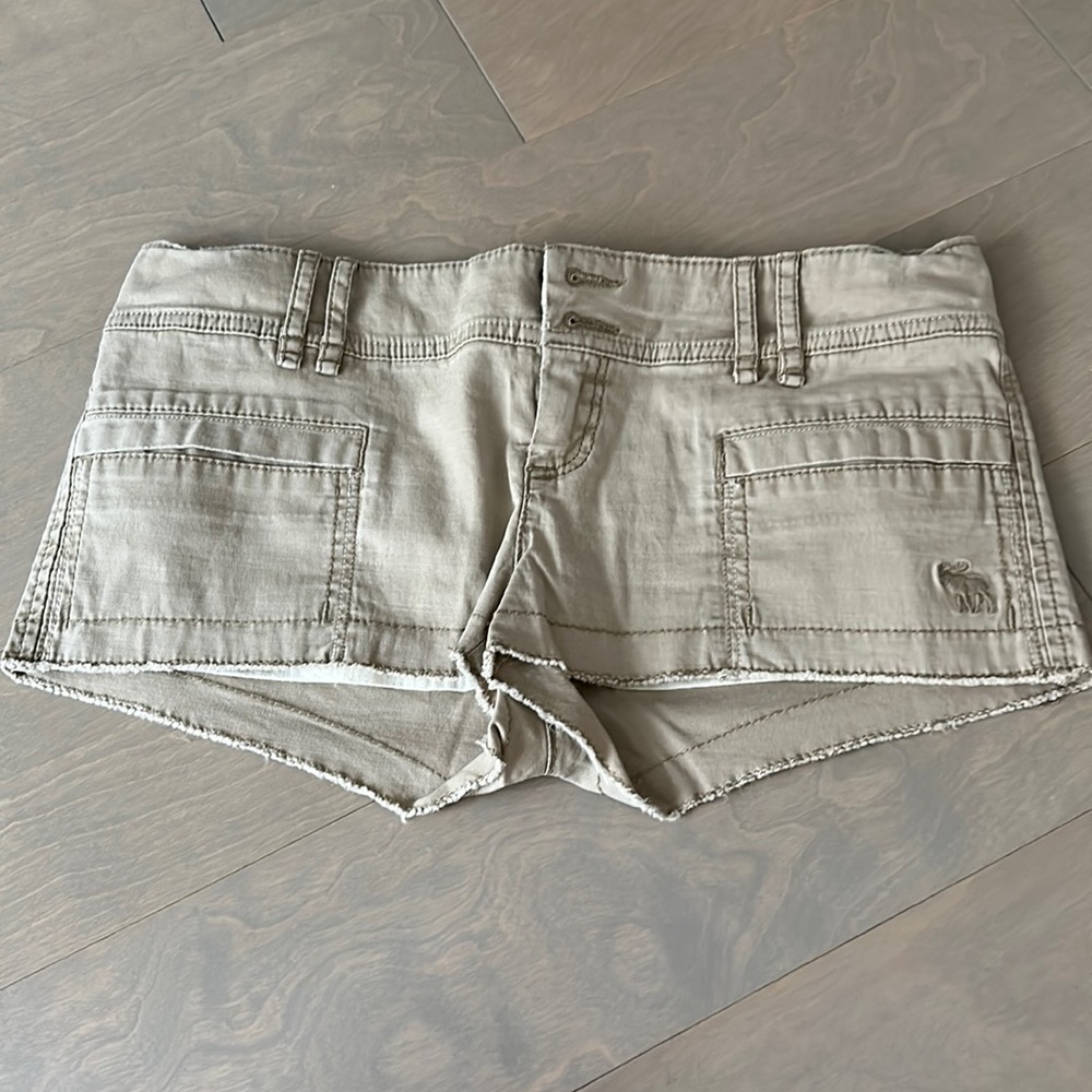 Abercrombie perfect stretch cargo shorts size 00
